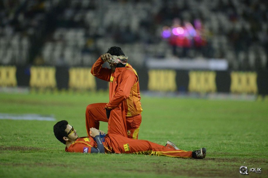 CCL-5-Telugu-Warriors-vs-Bengal-Tigers-Match-Photos